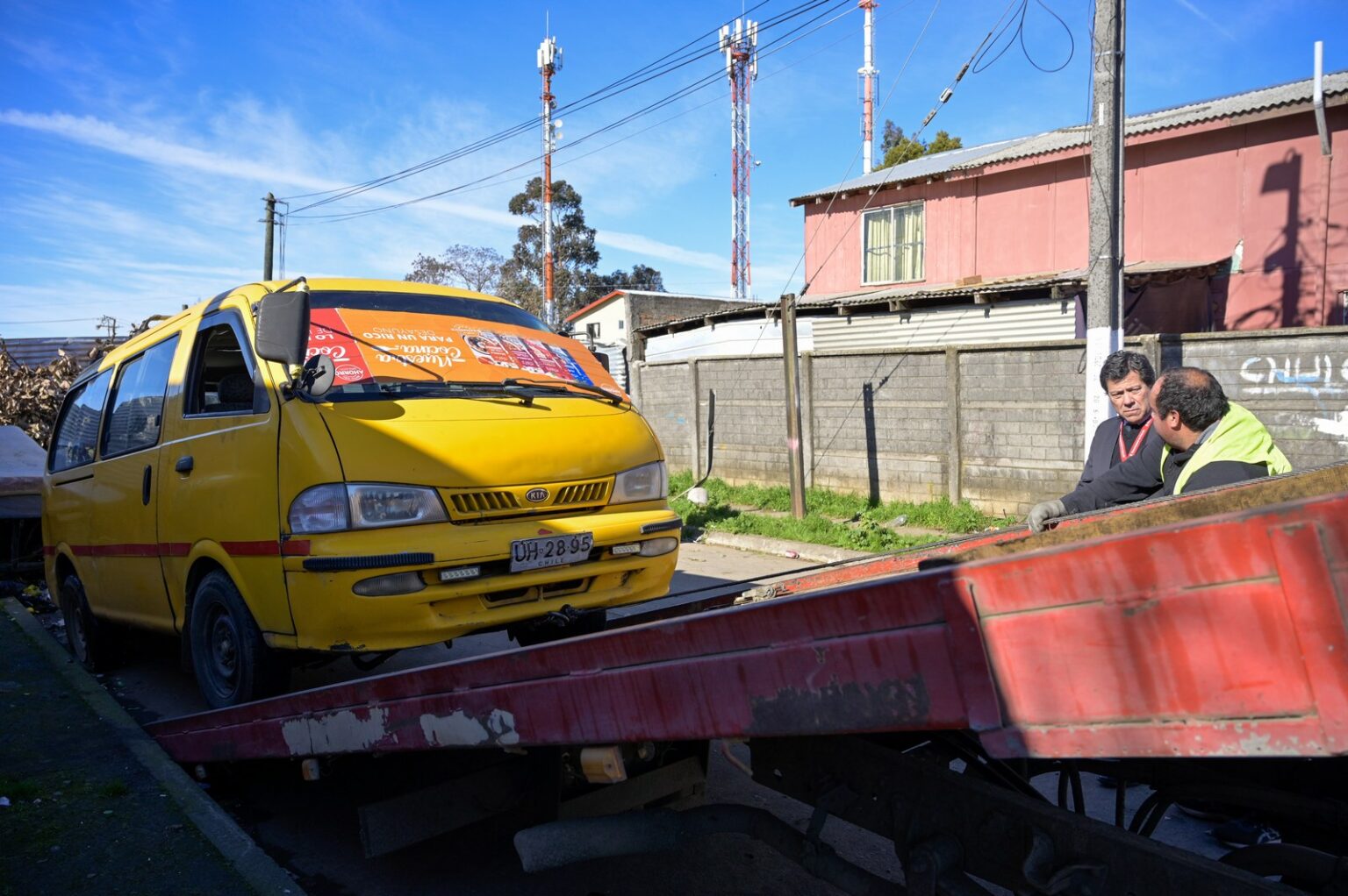 Municipalidad-de-Chillan-puso-en-marcha-operativo-de-retiro-de-autos-1-1536x1022
