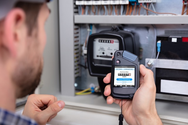 Close-up,Of,A,Male,Technician,Doing,Meter,Reading